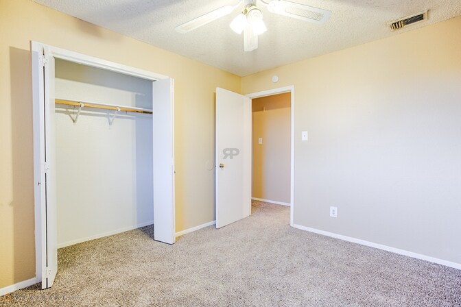 Building Photo - 711 Santa Fe Dr