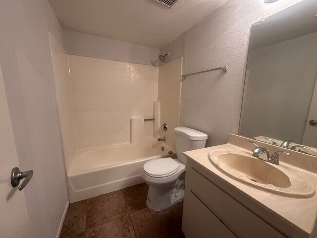 Building Photo - 2 Bed 2 Bath Condo in Old Town Scottsdale