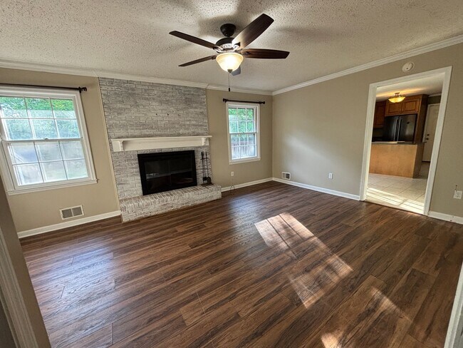 Building Photo - Space, Privacy & Flexibility – All in One Stunning Property