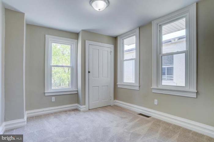 Building Photo - 554 Walnut St