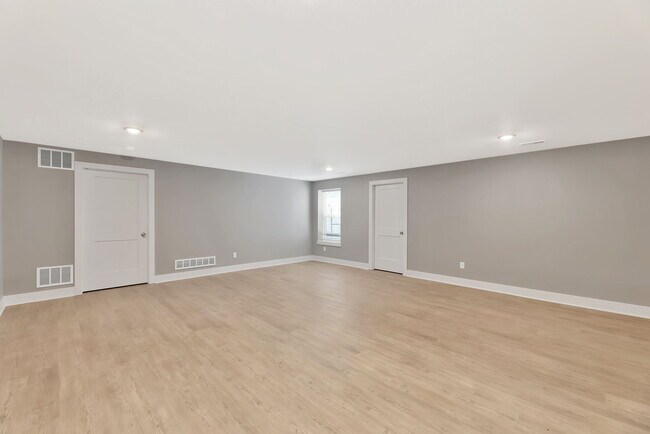 Building Photo - 969 W Long Path Ct