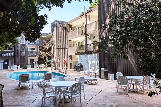 Building Photo - 710 Laurel Ave