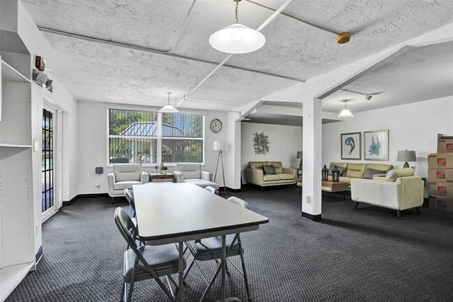 Building Photo - 4025 N Federal Hwy