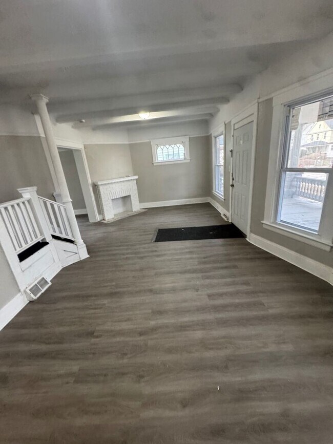 Building Photo - 4 Bedroom Home for Rent in Glenville – Cleveland