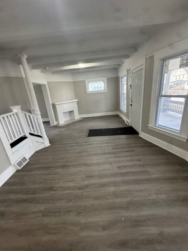 Building Photo - 5 Bedroom Home for Rent in Glenville – Cleveland