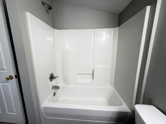 Building Photo - Beautiful Maintained 2 Bed and 1 Bath Shotgun House!