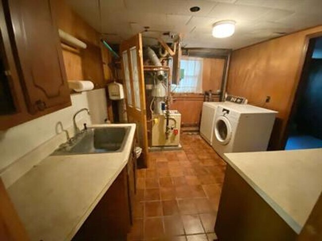 Building Photo - 5 Bedroom Home in Essex Junction!