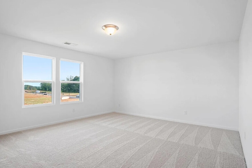 Building Photo - Room in House on Starmoss Ln