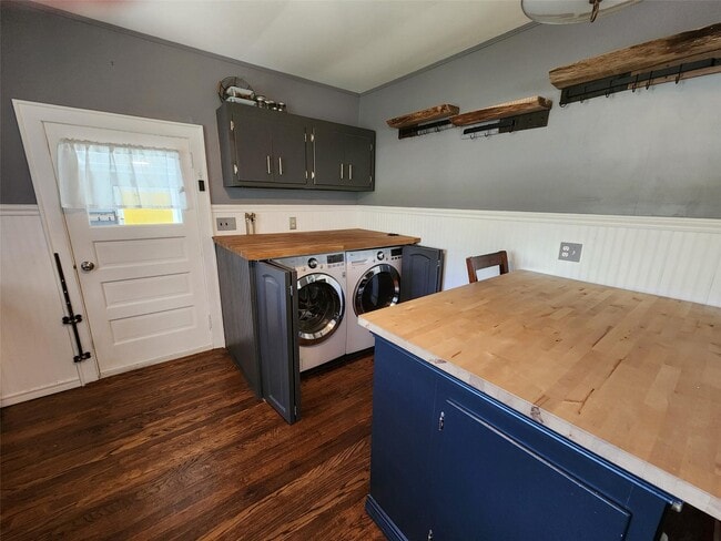 Building Photo - 1208 NY-9G