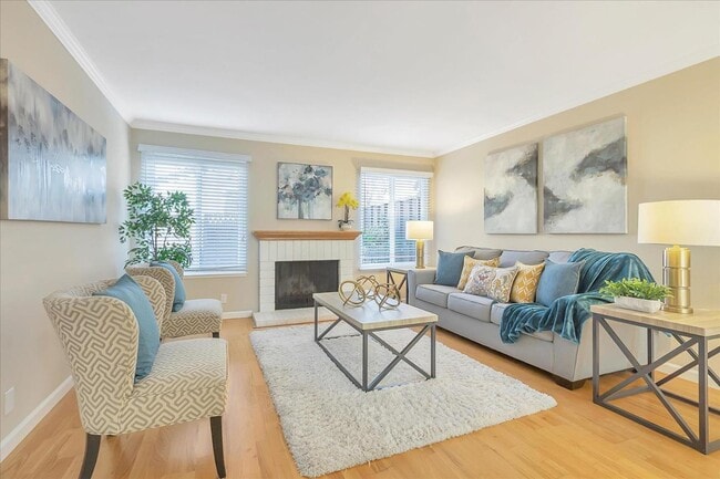 Building Photo - 6640 Bunker Hill Ct