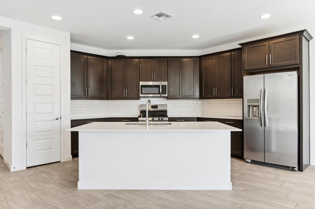 Building Photo - 565 E White Wing Dr