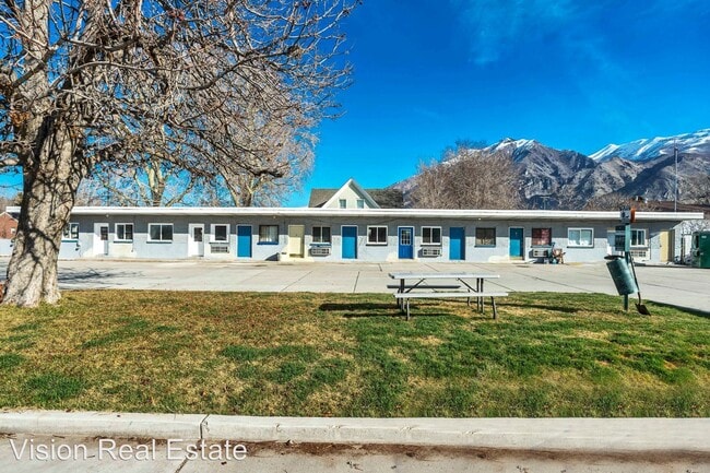 Building Photo - 565 S Main St