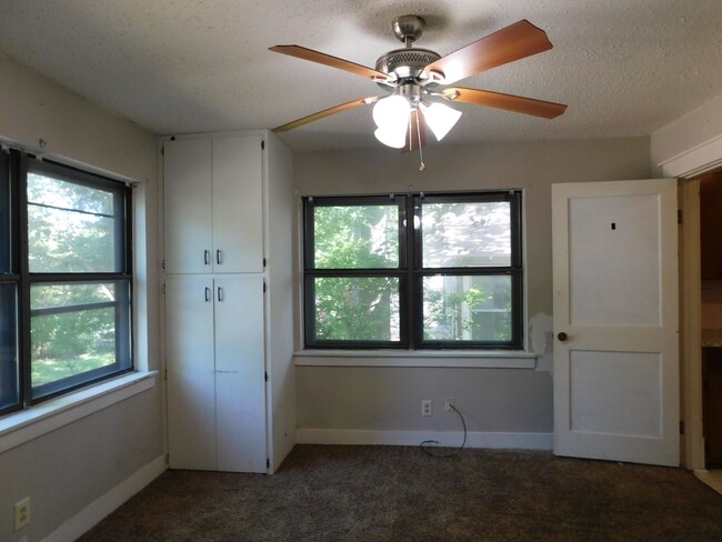 Building Photo - Cute 3 Bedroom 2 Bath House