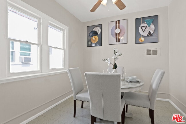 Building Photo - 442 N Orange Grove Ave