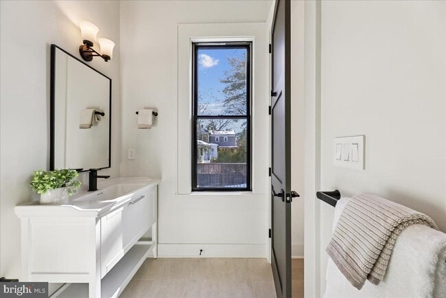 Building Photo - 4428 Albemarle St NW