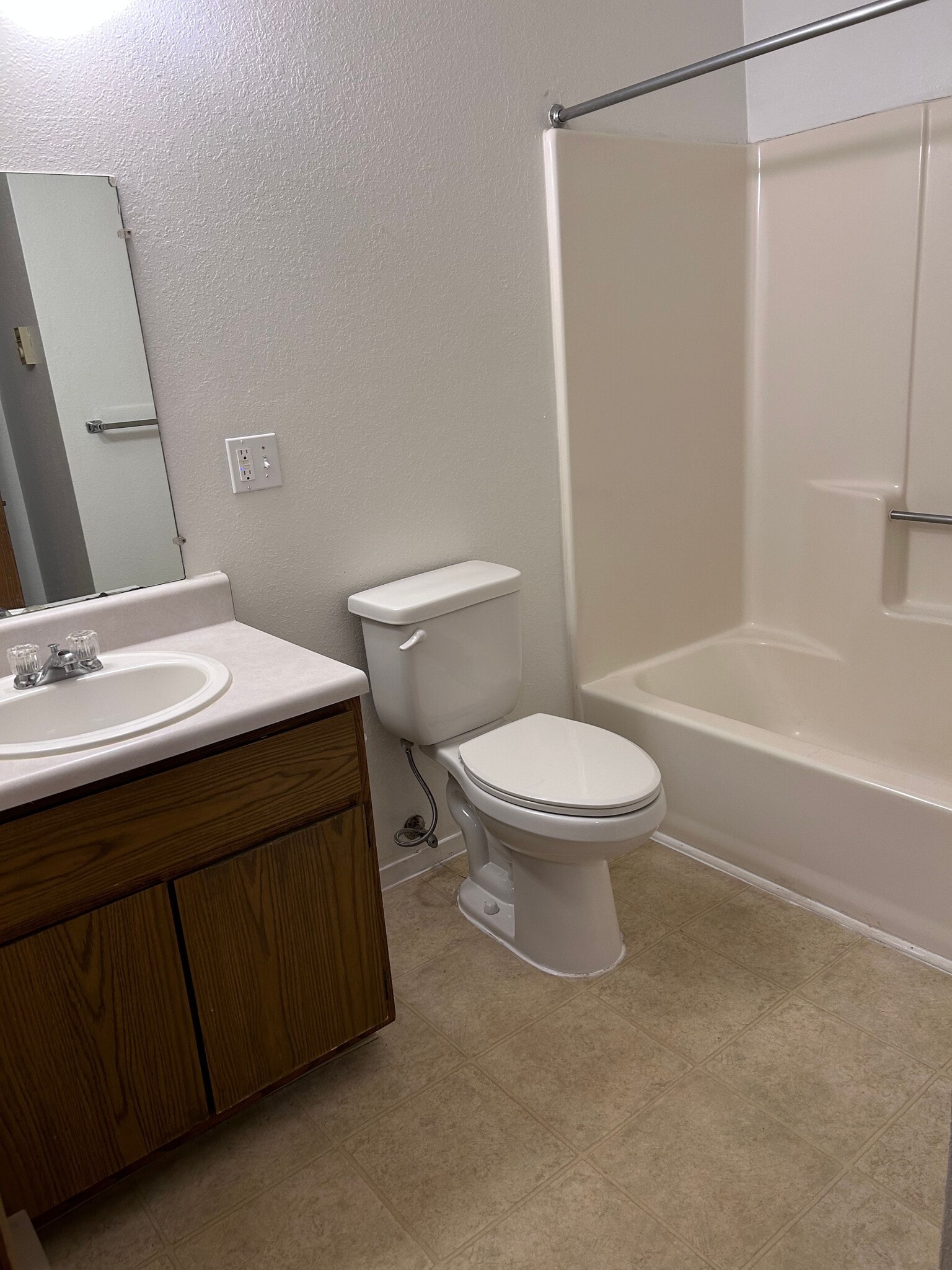 Building Photo - 125 Crescent Lake Rd