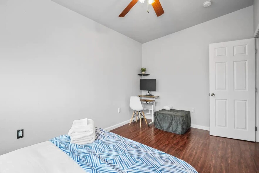 Building Photo - 728 Stepney Pl