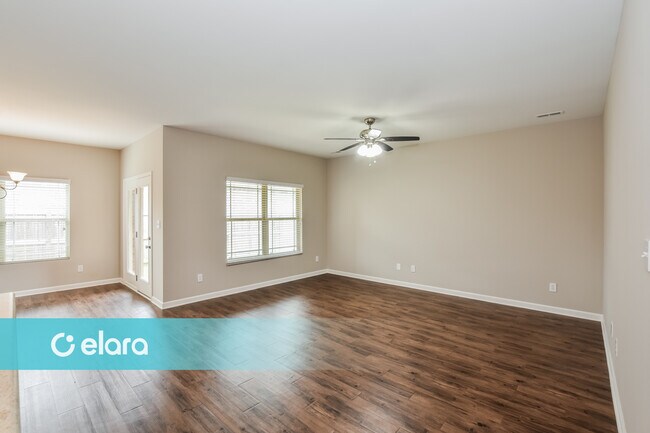 Building Photo - 215 Village Springs Dr