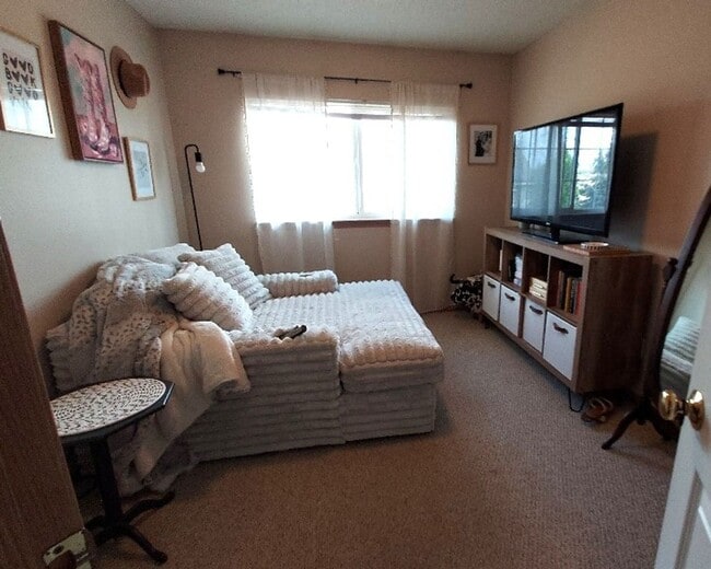 Building Photo - Nice 3 Bedroom Townhome