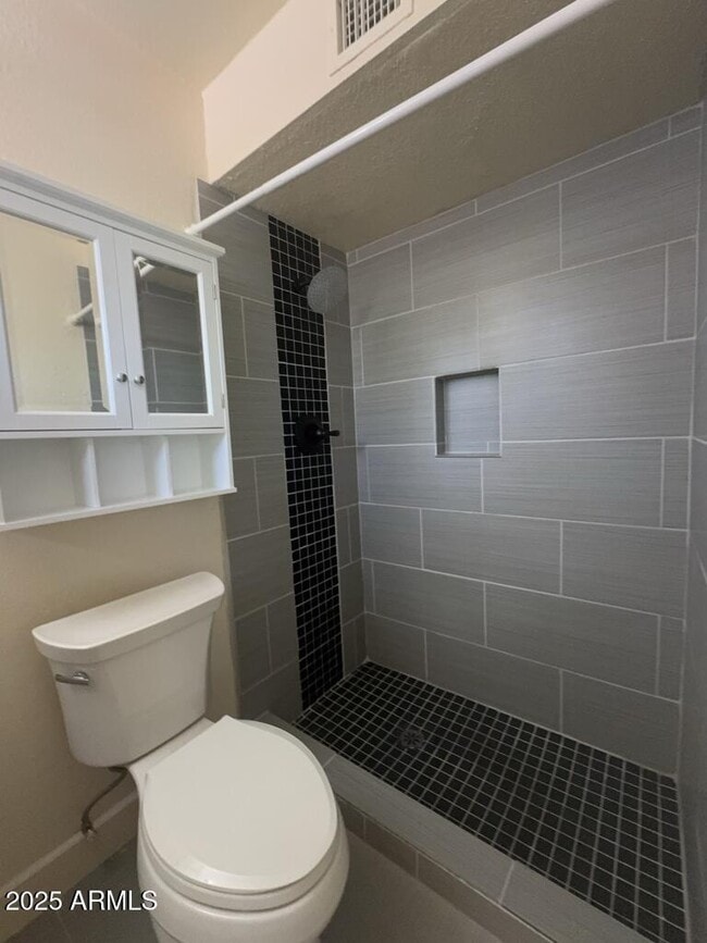Building Photo - 5030 E Evergreen Dr