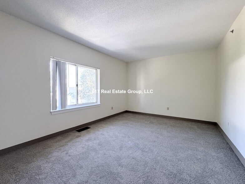 Building Photo - 154 N Beacon St