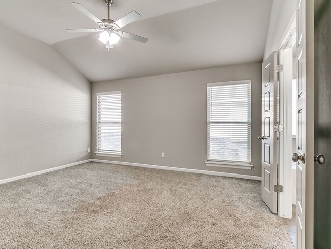 Building Photo - 3 bedroom, 2 bathroom, 2 car garage