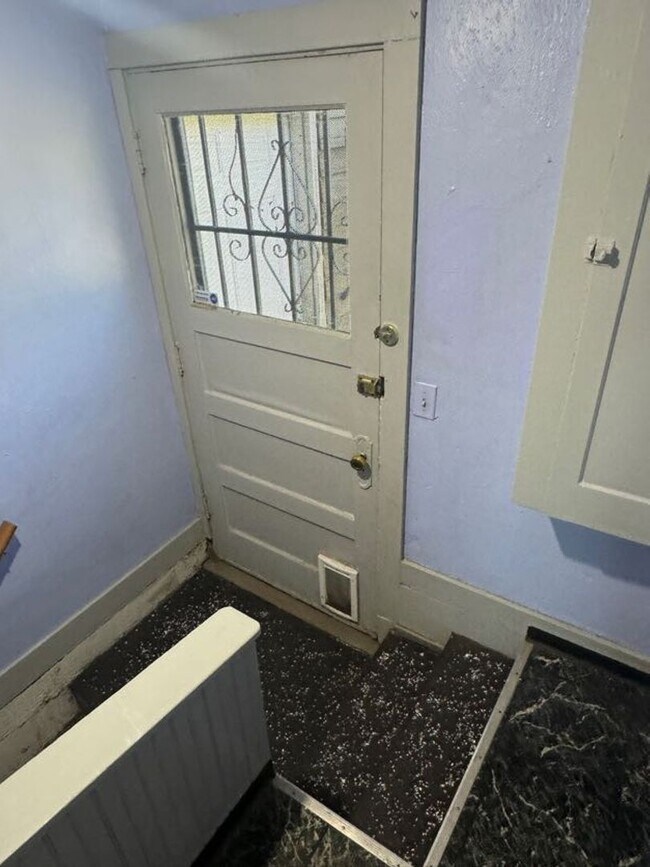 Building Photo - Charming 1920's Home with Large Backyard