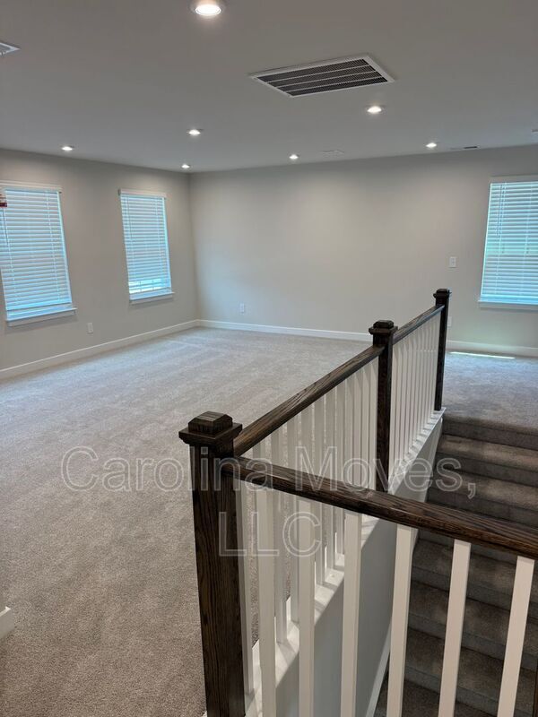 Building Photo - 7071 Glass Ct