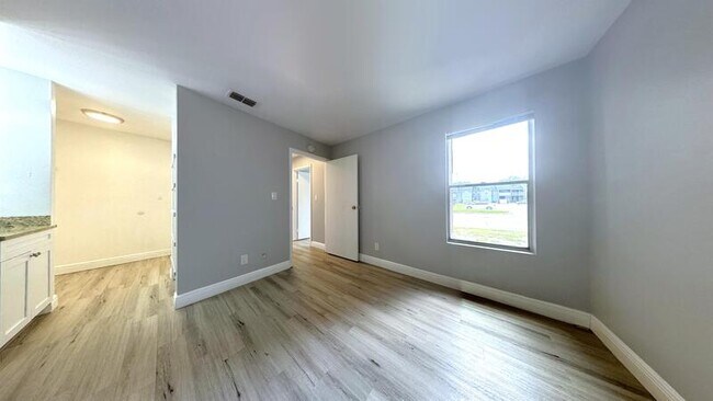 Building Photo - 1400 Gandy Blvd N