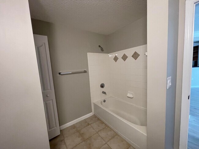 Building Photo - 9833 Baywinds Blvd