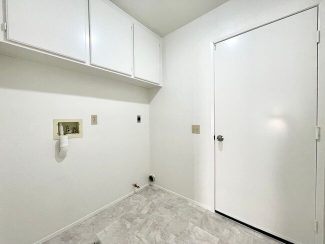 Building Photo - Single Level in Shadowridge w/ A/C!