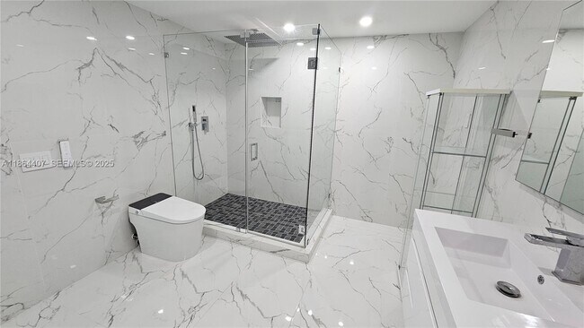 Building Photo - 1861 NW N River Dr