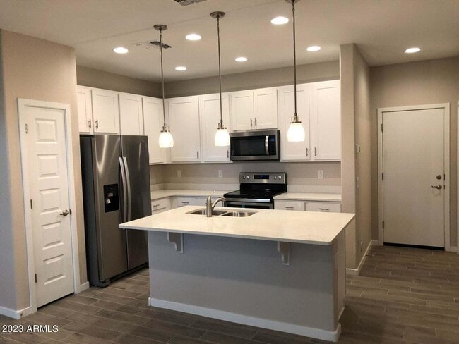 Building Photo - 594 W Westchester Ave