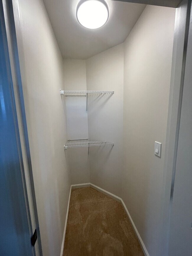 Building Photo - Kahoma Village 3 Bedroom Townhome