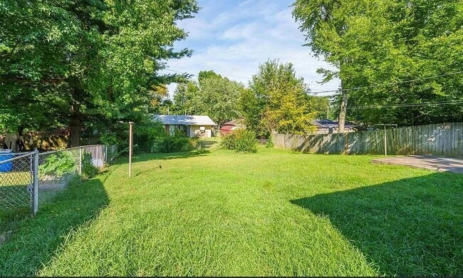 Building Photo - 2705 Redford Dr