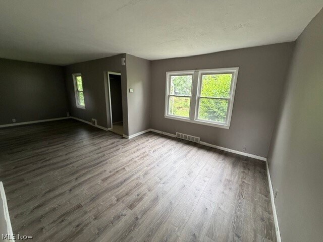 Building Photo - 9615 Cardwell Ave