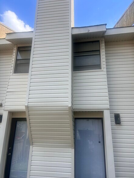 Building Photo - 5587 Gates Cv