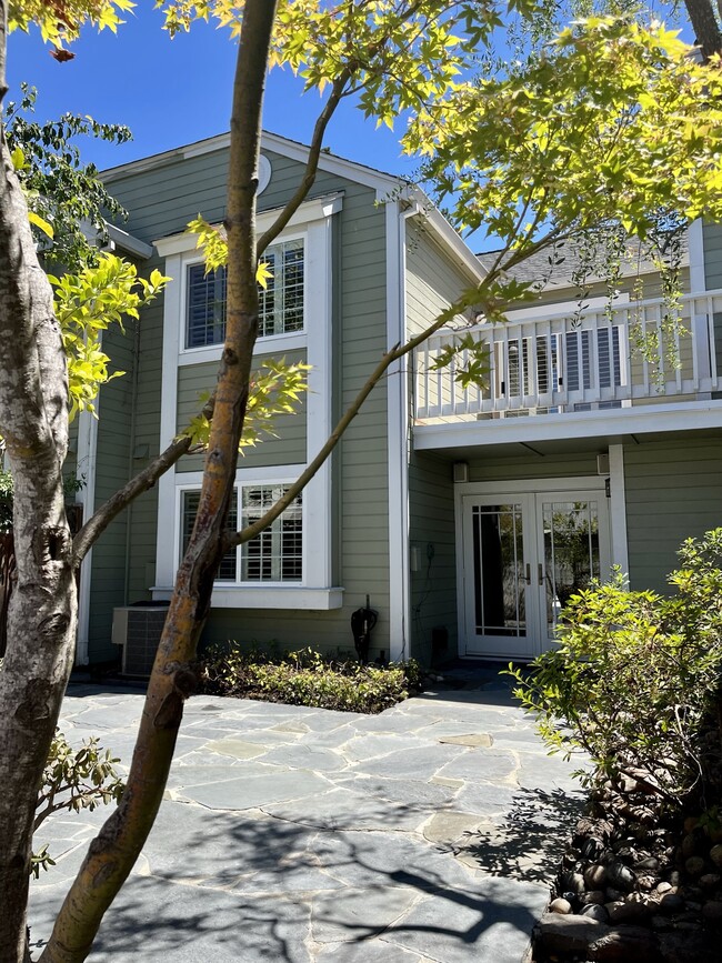 Building Photo - 185 Easy St