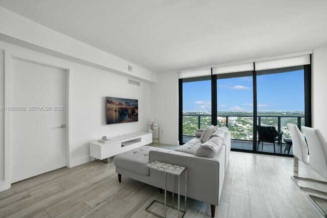 Building Photo - 121 NE 34th St