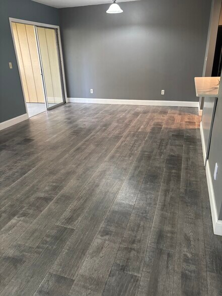 Building Photo - 120 Hibiscus Woods Ct