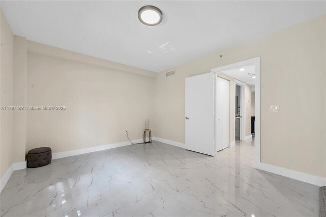 Building Photo - 435 21st St