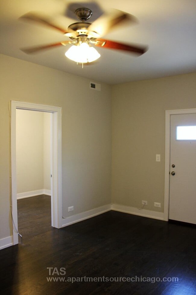 Building Photo - 3917 N Janssen Ave