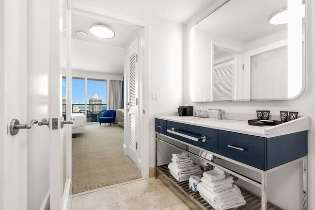 Building Photo - 4401 Collins Ave