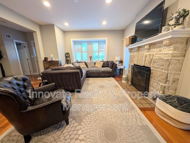 Building Photo - 6519 Lincoln Dr