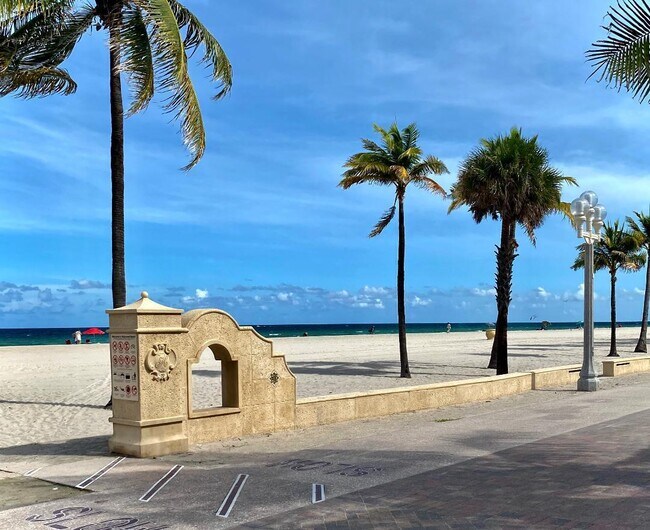 Building Photo - 320 S Surf Rd