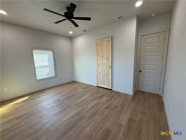 Building Photo - 318 Warehouse Rd