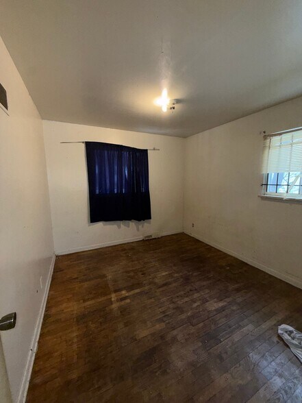 Building Photo - 622 W York Ave