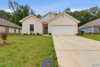 Building Photo - 15007 Greenleaf Dr