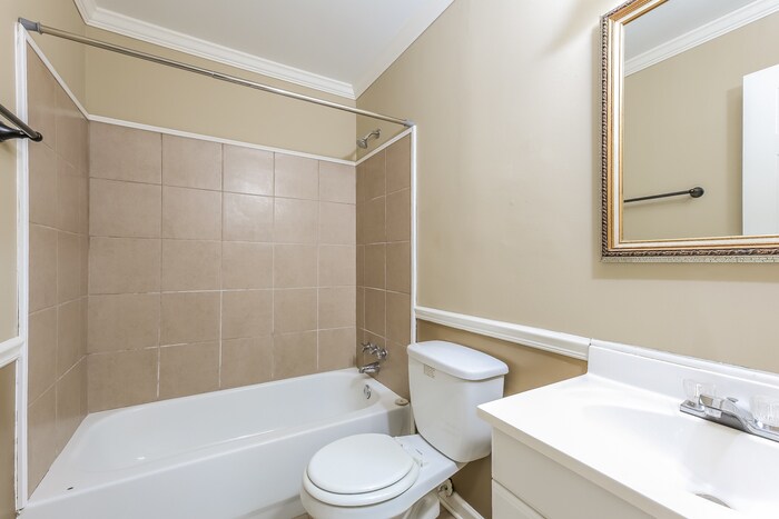 Building Photo - 24 Prestbury Dr