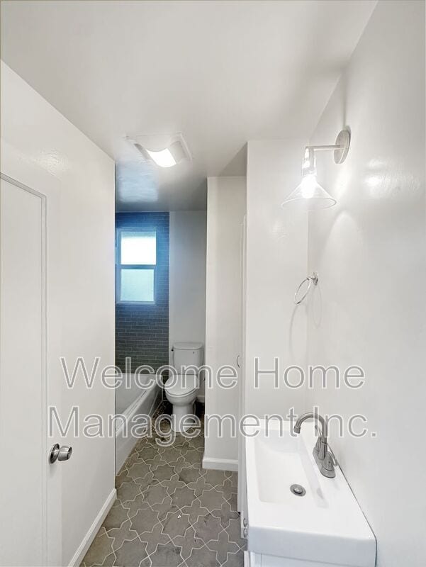 Building Photo - 5808 Estates Dr